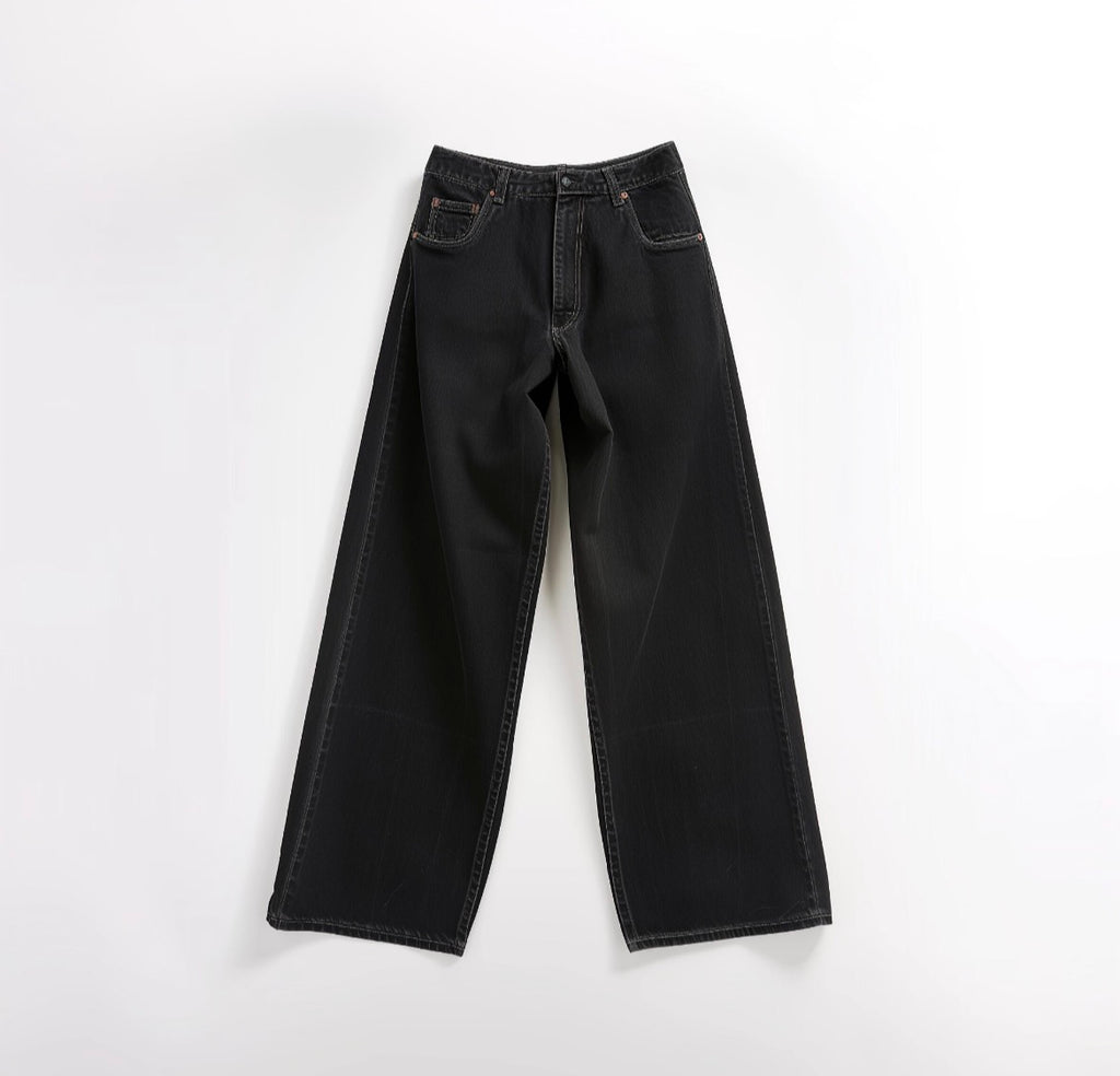 Classic Black Straight‑Leg Jeans