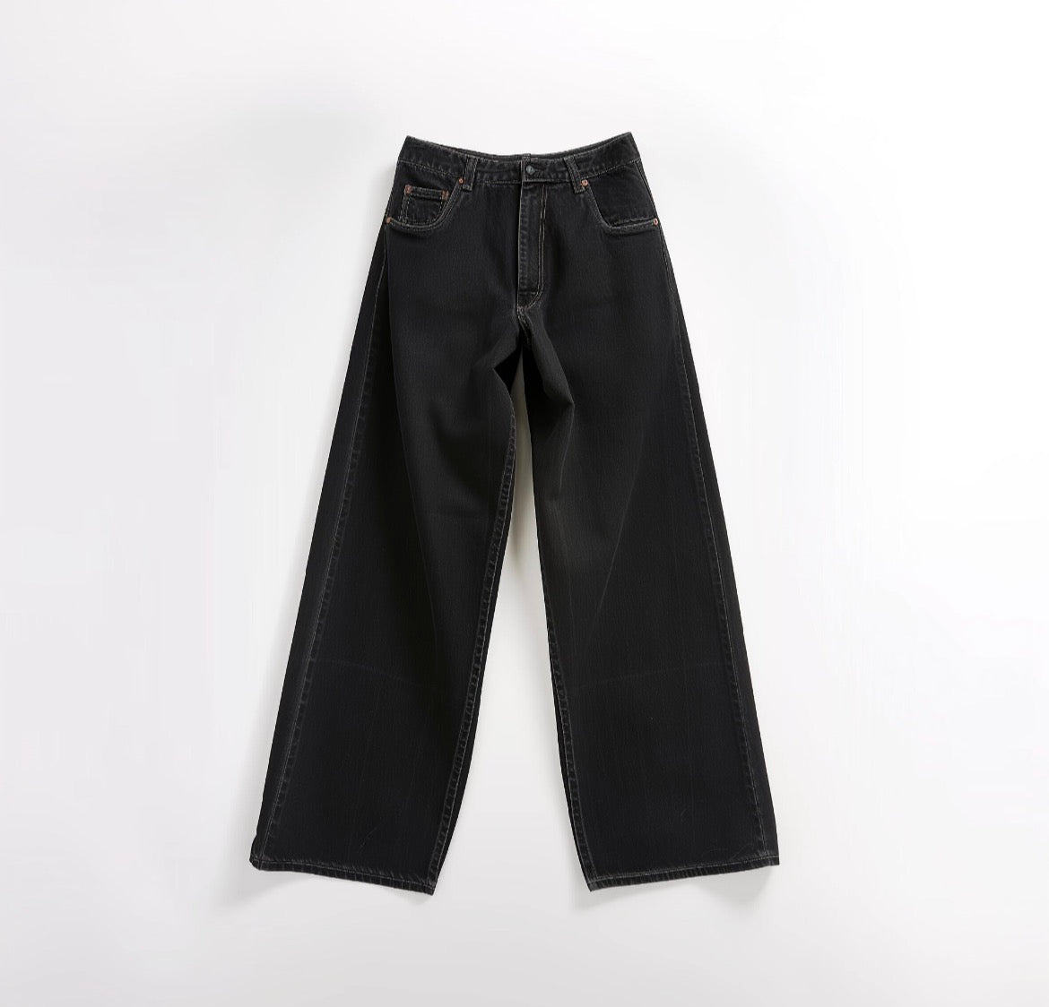 Classic Black Straight‑Leg Jeans