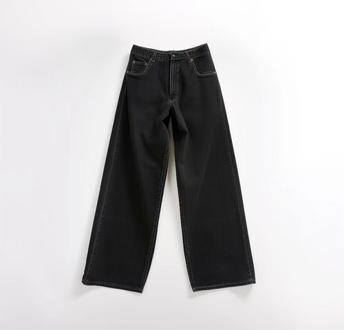 Classic Black Straight‑Leg Jeans